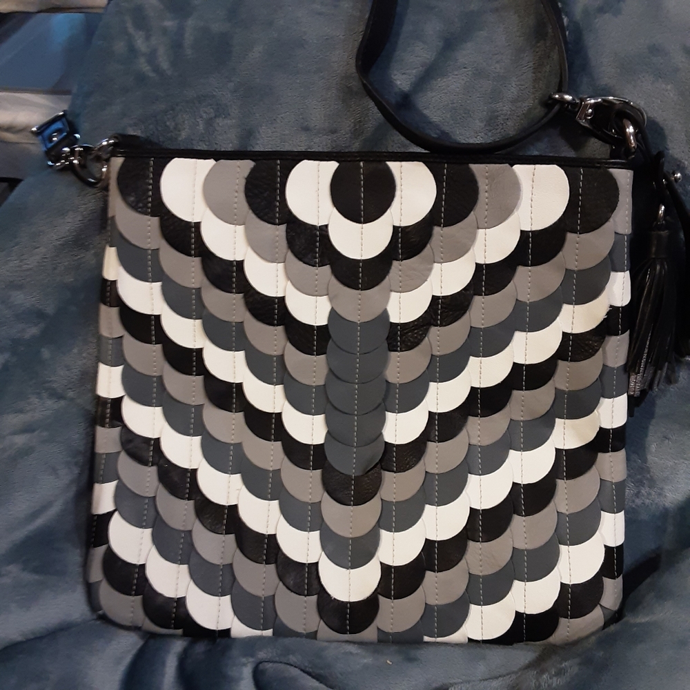 Gianni Conti Leather Bag is a medium-sized crossbody bag - Picture 4 of 10